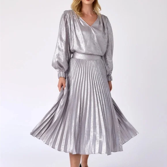 Crosby by Mollie Birch Daisy Silver Pleated Midi Skirt - Picture 3 of 6